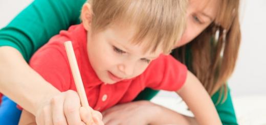 Kaip išmokyti savo vaiką gražiai rašyti: gudrybės namuose